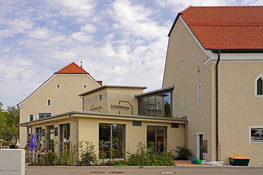 Außenansicht des sanierten denkmalgeschützten Gebäudes der Stiftung Ecksberg