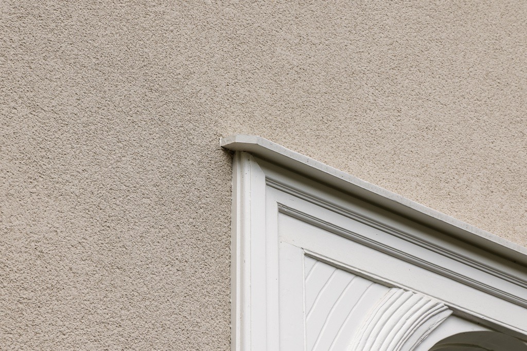 Die fertige Fassade – eine gleichmäßige, ästhetische Kratzputzstruktur