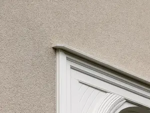 Die fertige Fassade – eine gleichmäßige, ästhetische Kratzputzstruktur