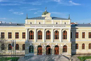 Търговска гимназия в град Свищов