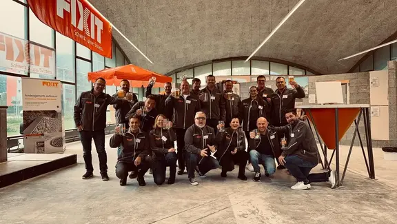 Gruppenfoto aller Aussendienstmitarbeiter