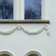 Detailansicht der Dekoration an der Außenwand