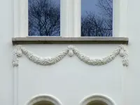 Okrasné římsy i bosáže