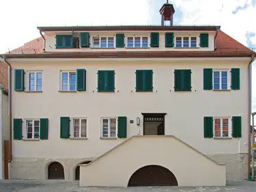 Außenansicht der sanierten Außenfassade des Rathauses in Bietigheim-Bissingen