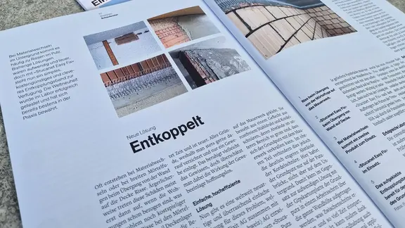 Aufgeschlagenes Magazin der Baubrache mit Fixit Bericht zu Easy Fix
