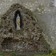 Detailansicht der Außenmauer des Kirchenerkers in Bissingen