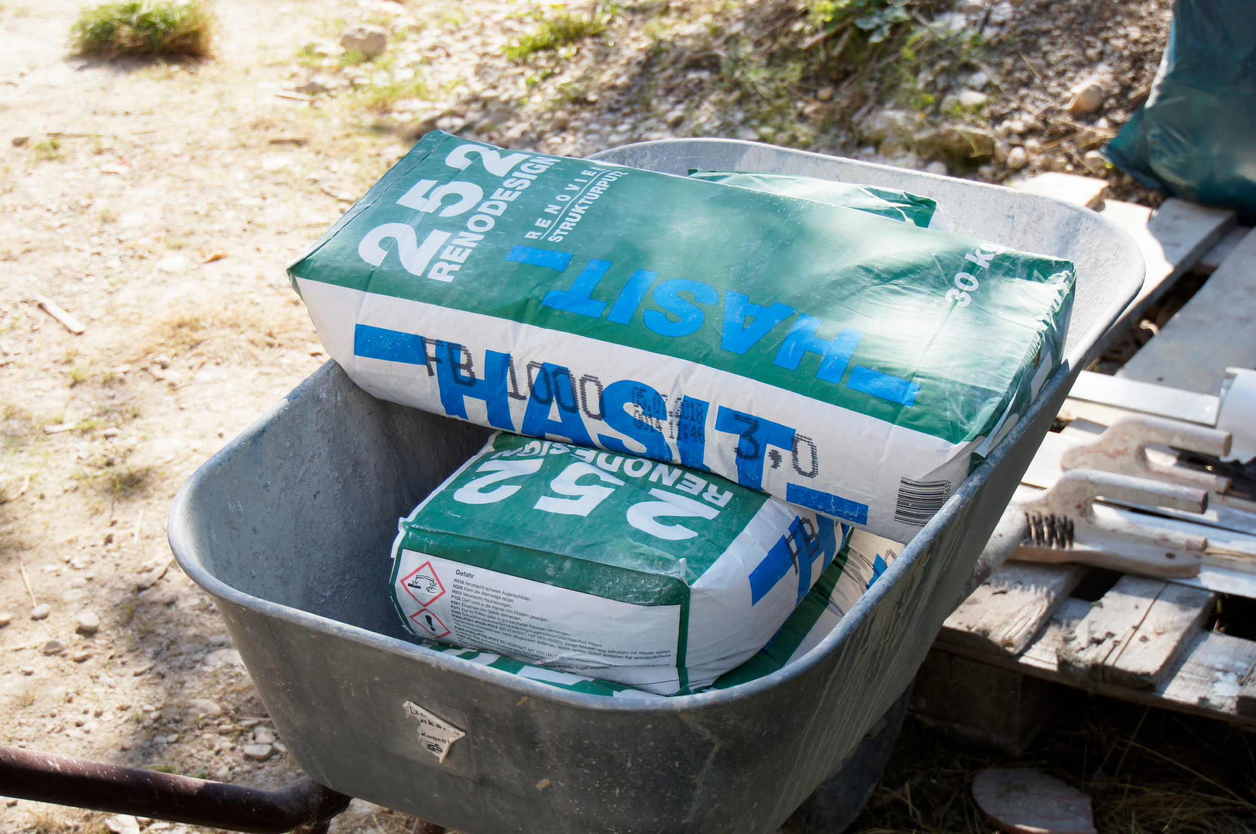 Produktsäcke HASIT 252 auf einer Baustelle 