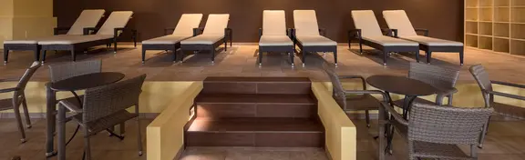 Centro Benessere Ruheraum mit Liegen
