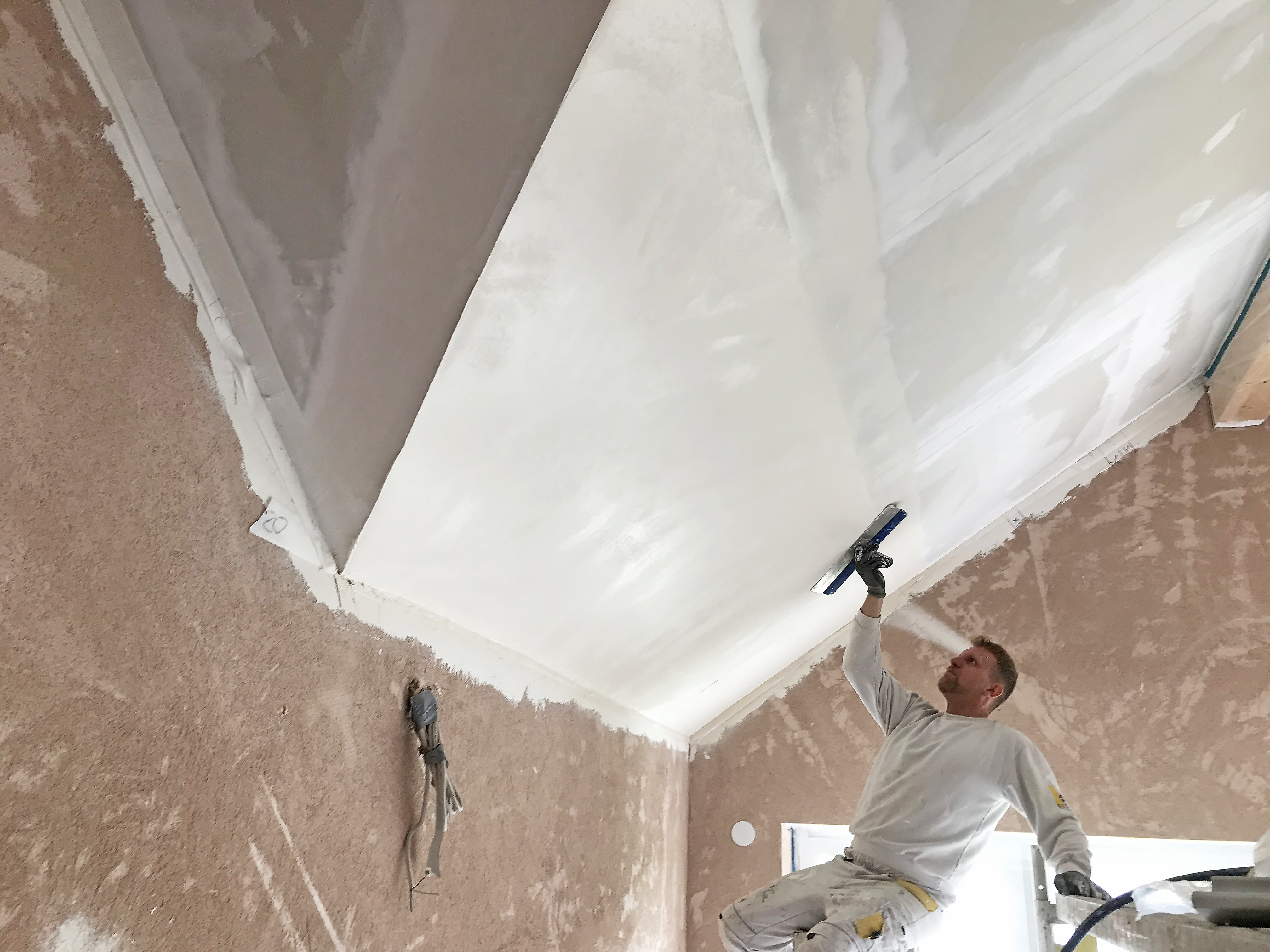 Glätten der schrägen Dachwand