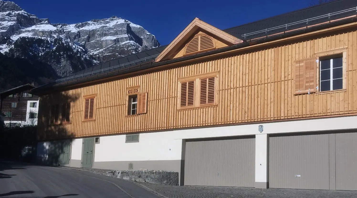EFH Remise im Thon Sanierung Schwanden