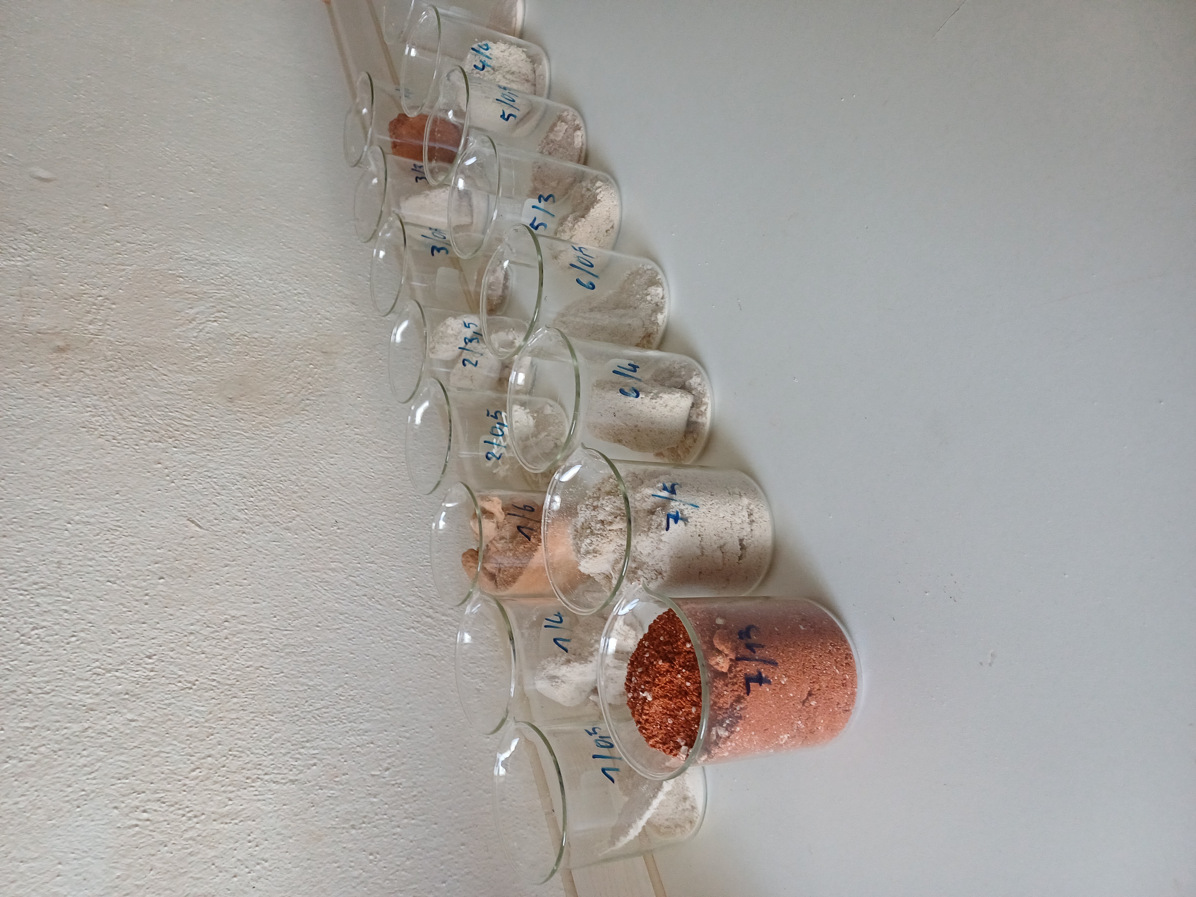 Die Laboruntersuchung zeigt extreme Durchfeuchtung und hohe Konzentrationen bauschädlicher Salze, jedoch keine Schäden am Hochleistungsdämmputz.