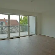 Innenansicht auf die Fenster im Wohnzimmer.