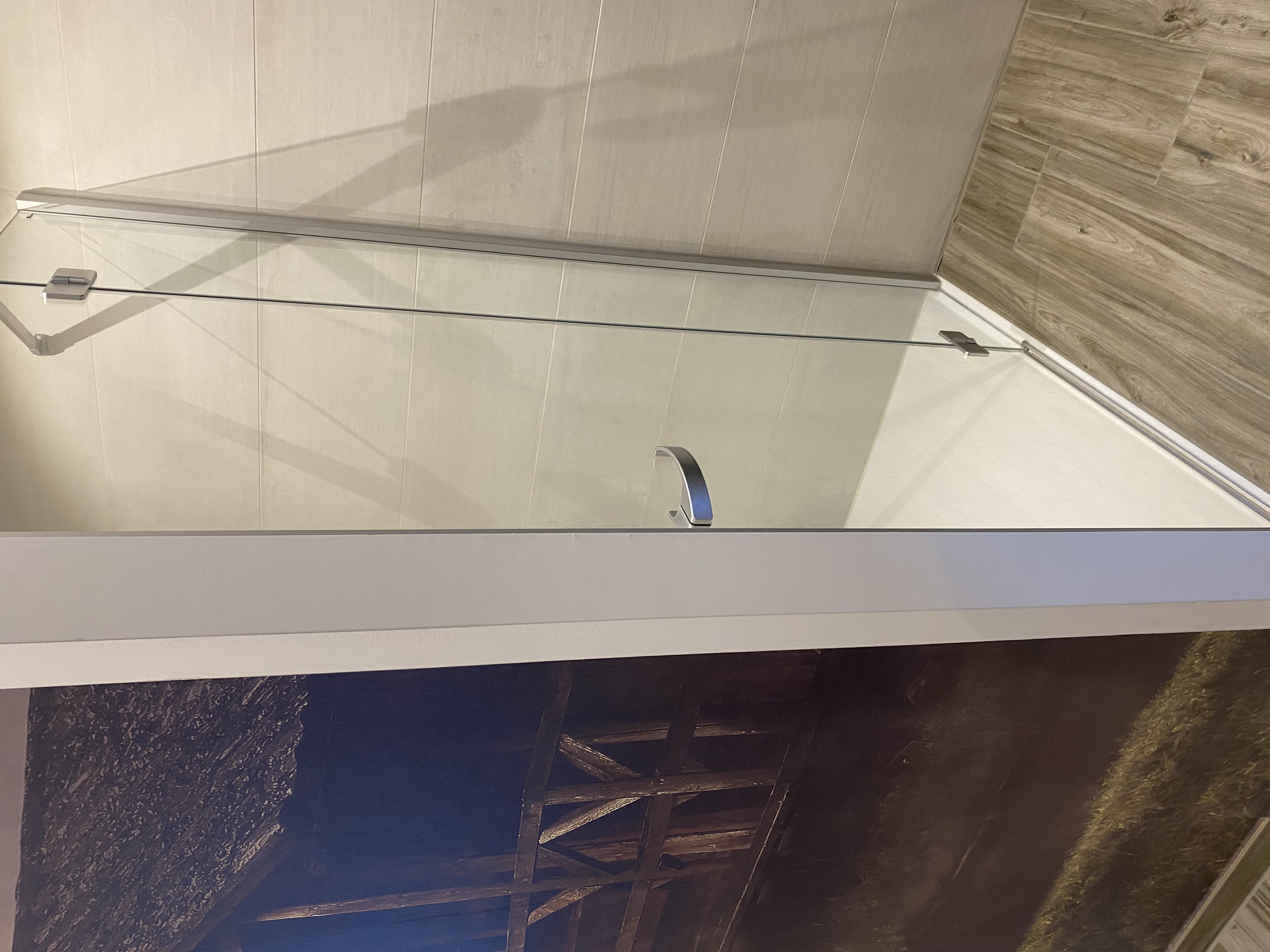 Bei verwinkelten Kleinflächen und Bädern ist HASIT POR® Schaummörtel oft die optimale Lösung.