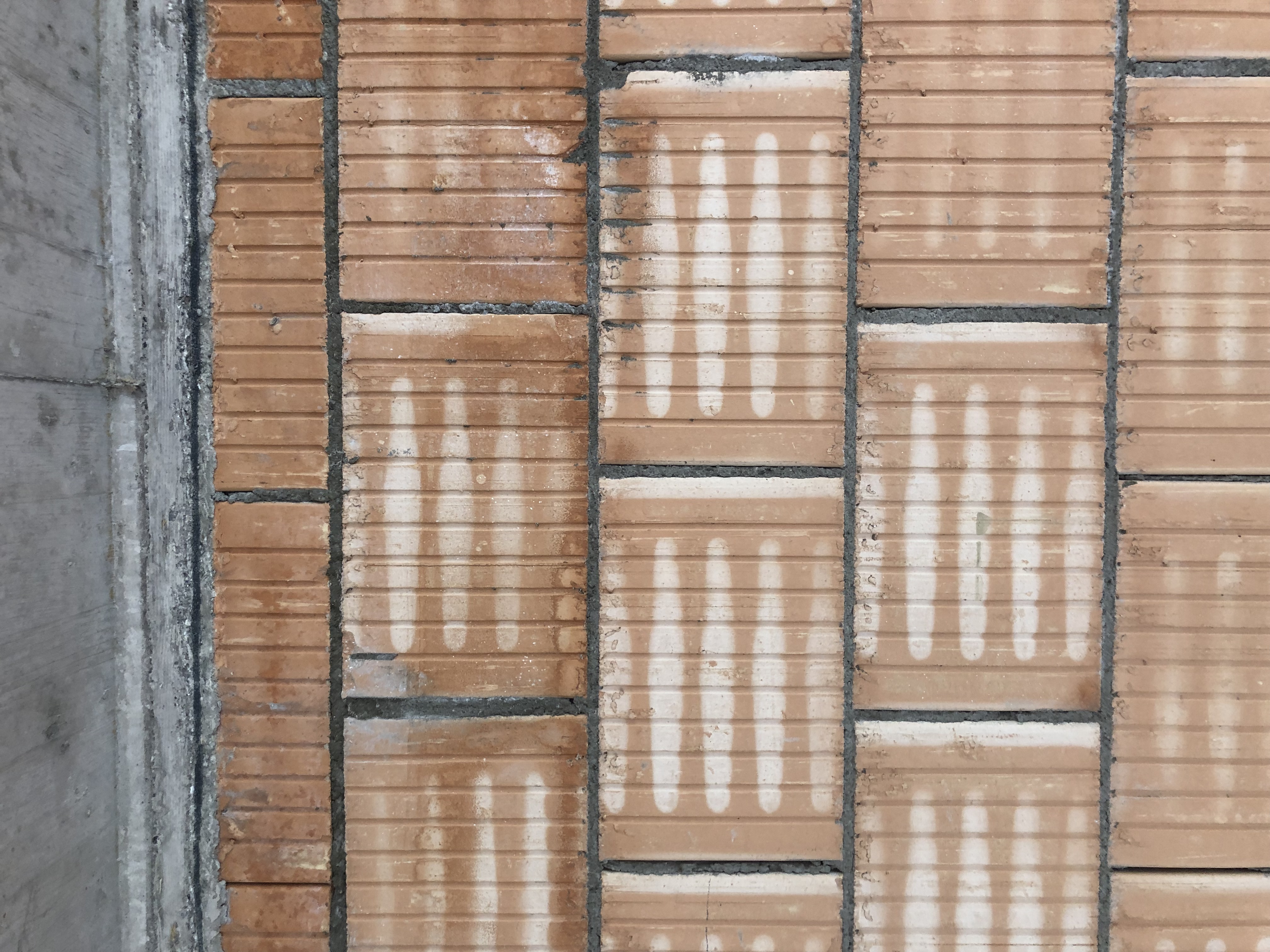 Eine noch unverputzte Ziegelwand