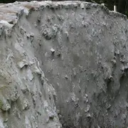 Blick auf die Außenmauer.