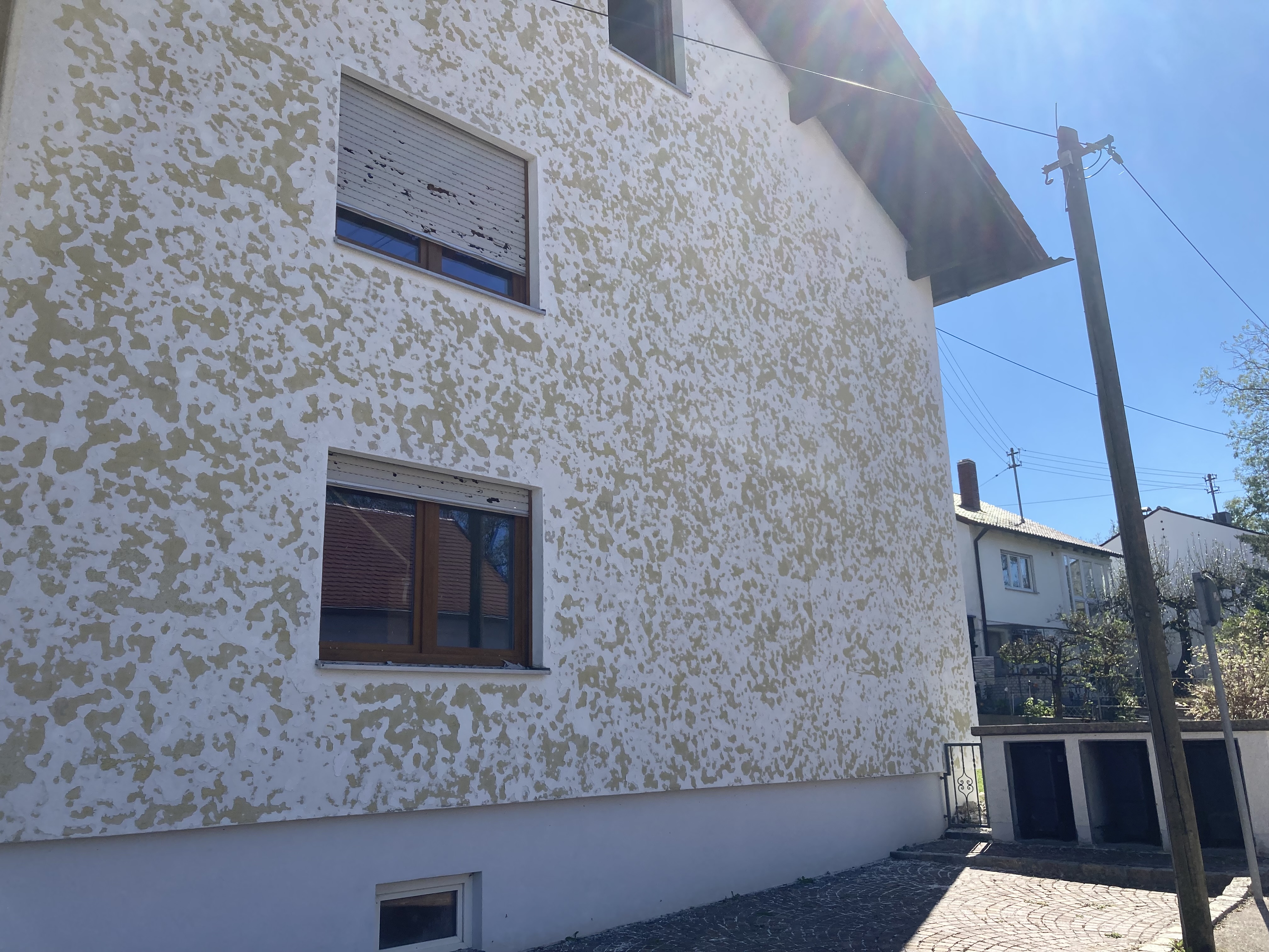 Hagelschaden an der Außenfassade vom Haus 