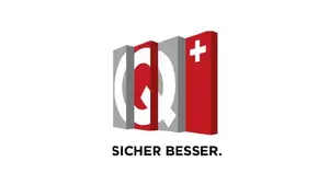 Logo Fixit Mitgliedschaft A-SITE avec Q blanc sur quatre surfaces rectangulaires, alternativement grises et rouges