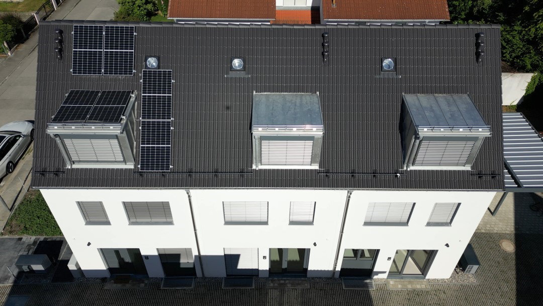 Drohnenaufnahme eines Reinhauses in Garching