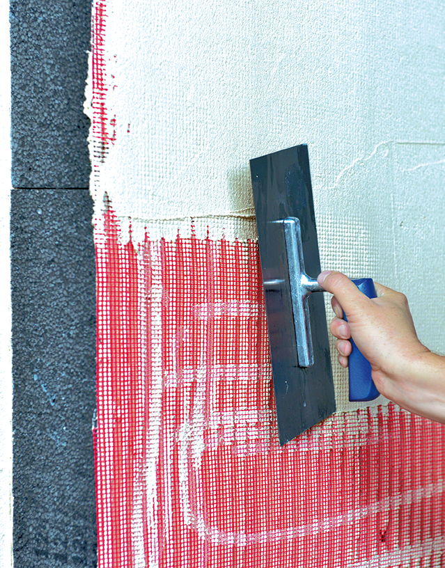 Verspachteln von Armierungsgewebe in einem WDVS 