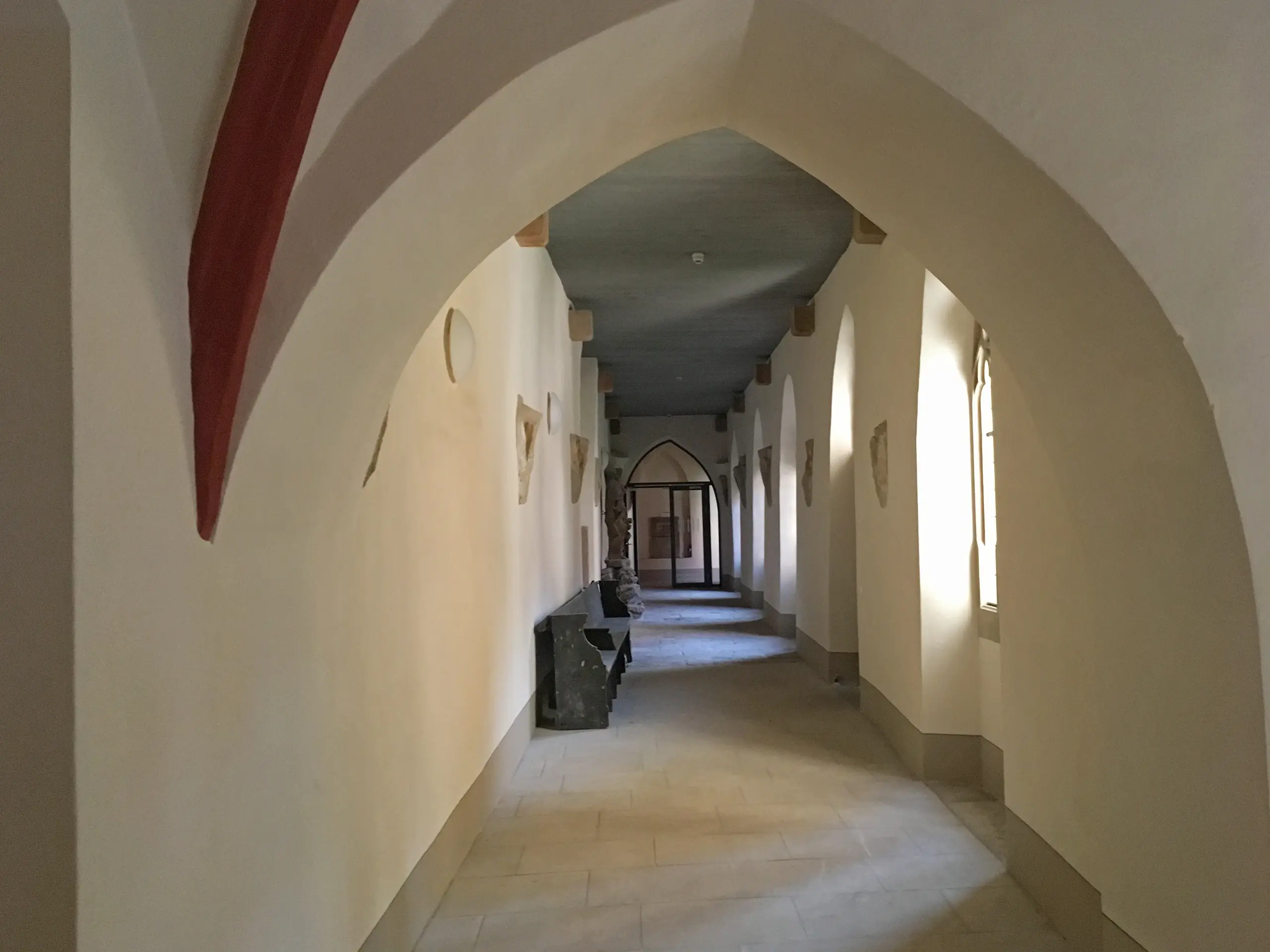 Mănăstire franciscană renovată cu var trass