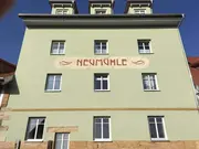 Perspektive auf die Alte Mühle in Neukunststadt von vorne