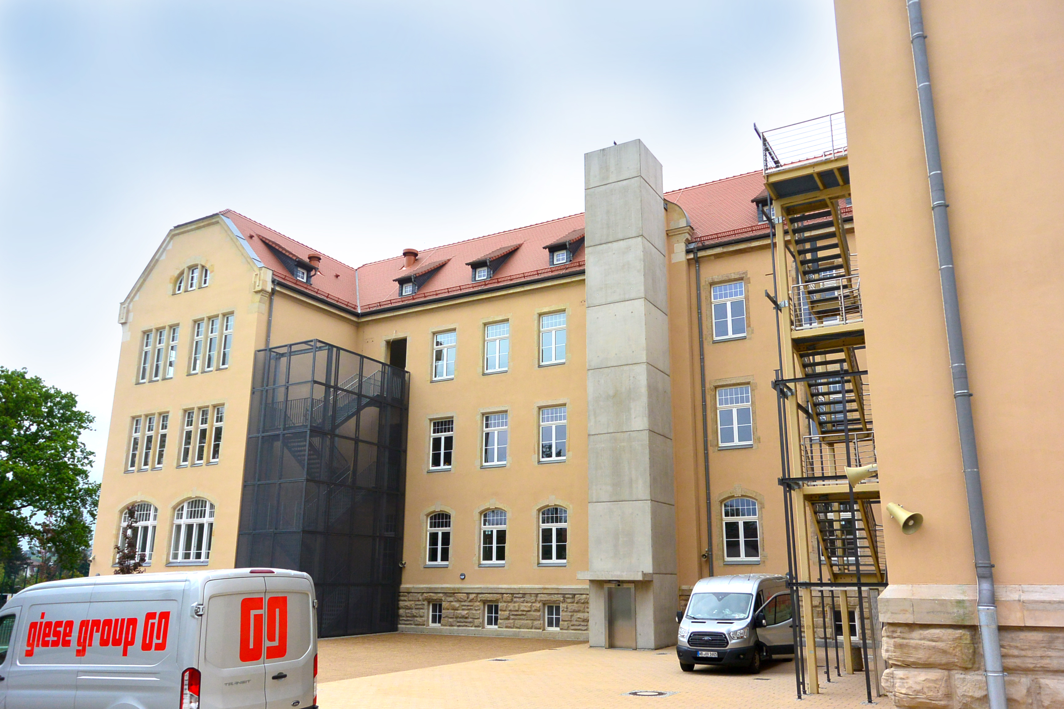 Außenaufnahme des sanierten Geschwister Scholl Gymnasiums in Zeitz