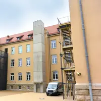 Außenansicht des Hinterhofs des Geschwister-Scholl-Gymnasiums in Zeitz.