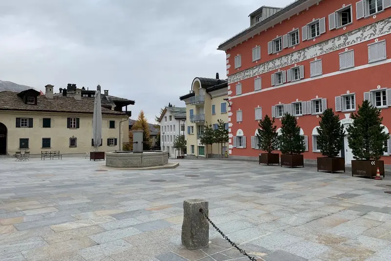 Dorfplatz Neubau Silvaplana
