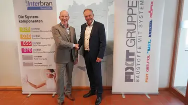 v.l.n.r.: Olaf Meyer, Geschäftsführer Interbran Baustoff GmbH und Hanswilli Jenke, CEO der FIXIT GRUPPE.