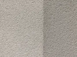 Die sanierte Fassade überzeugt durch einen optisch ansprechenden Kammzug